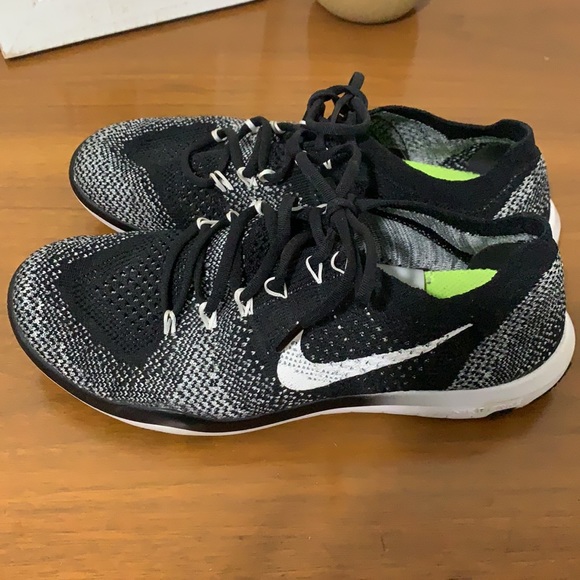 Black and White Nike Free Training Shoes - Picture 3 of 4